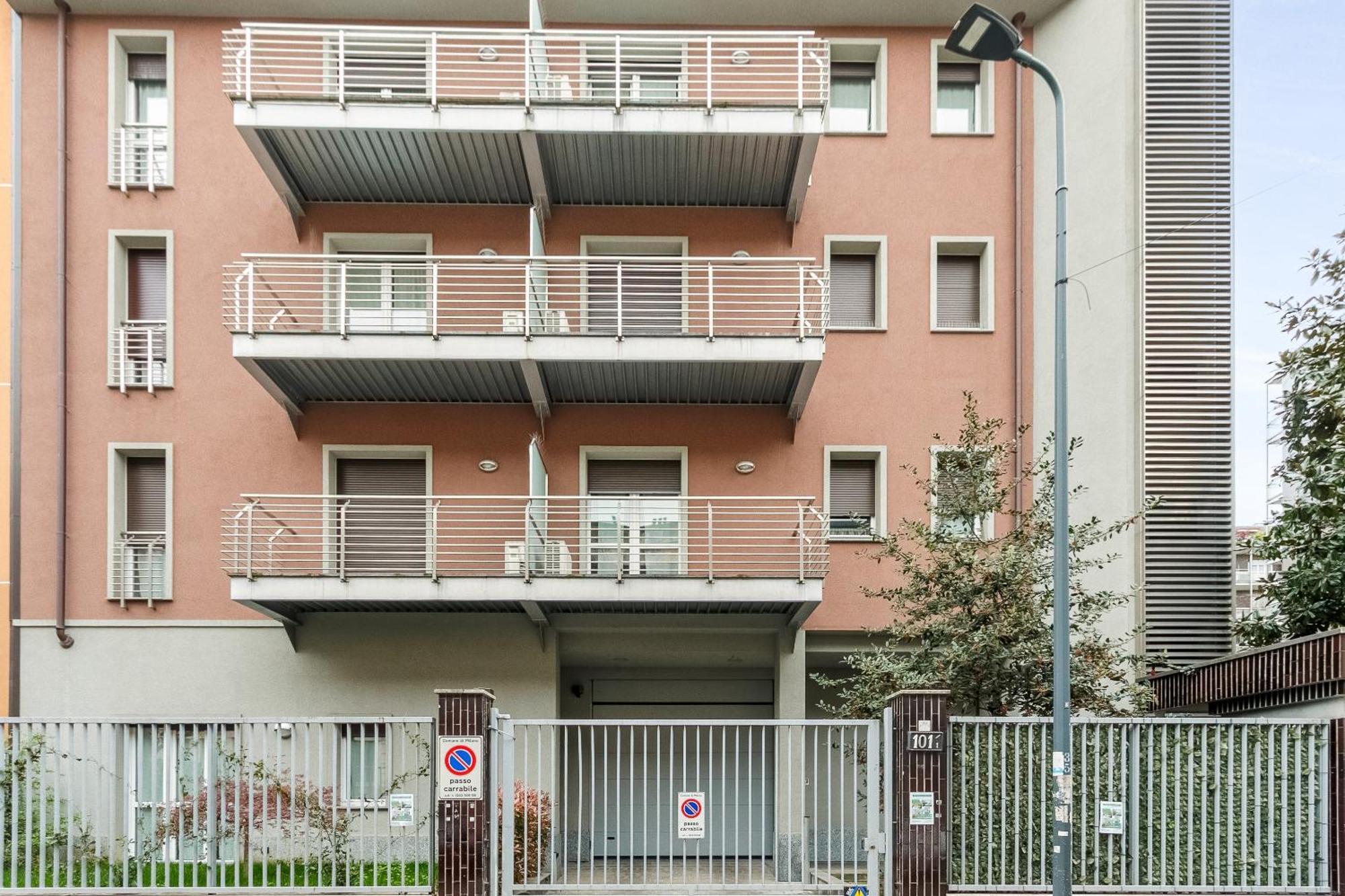 Rentopolis Apartments - Palazzo Candiani Milan Exterior photo